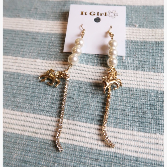 NWT Unicorn Pearl Dangle Earrings Gold 🦄 - Picture 7 of 8